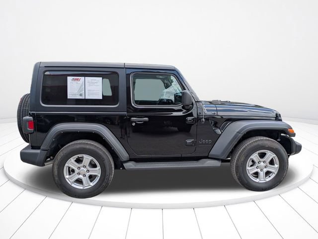 Used 2022 Jeep Wrangler Sport AWD/4WD image 3