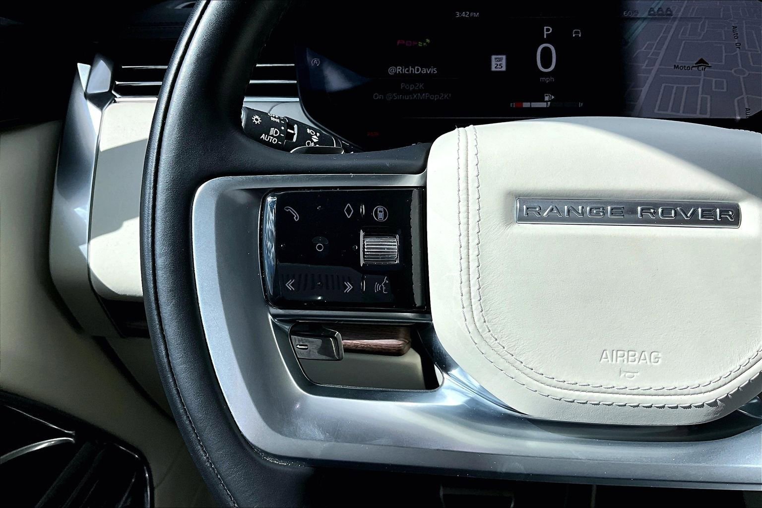 Certified 2024 Land Rover Range Rover SE AWD/4WD image 17