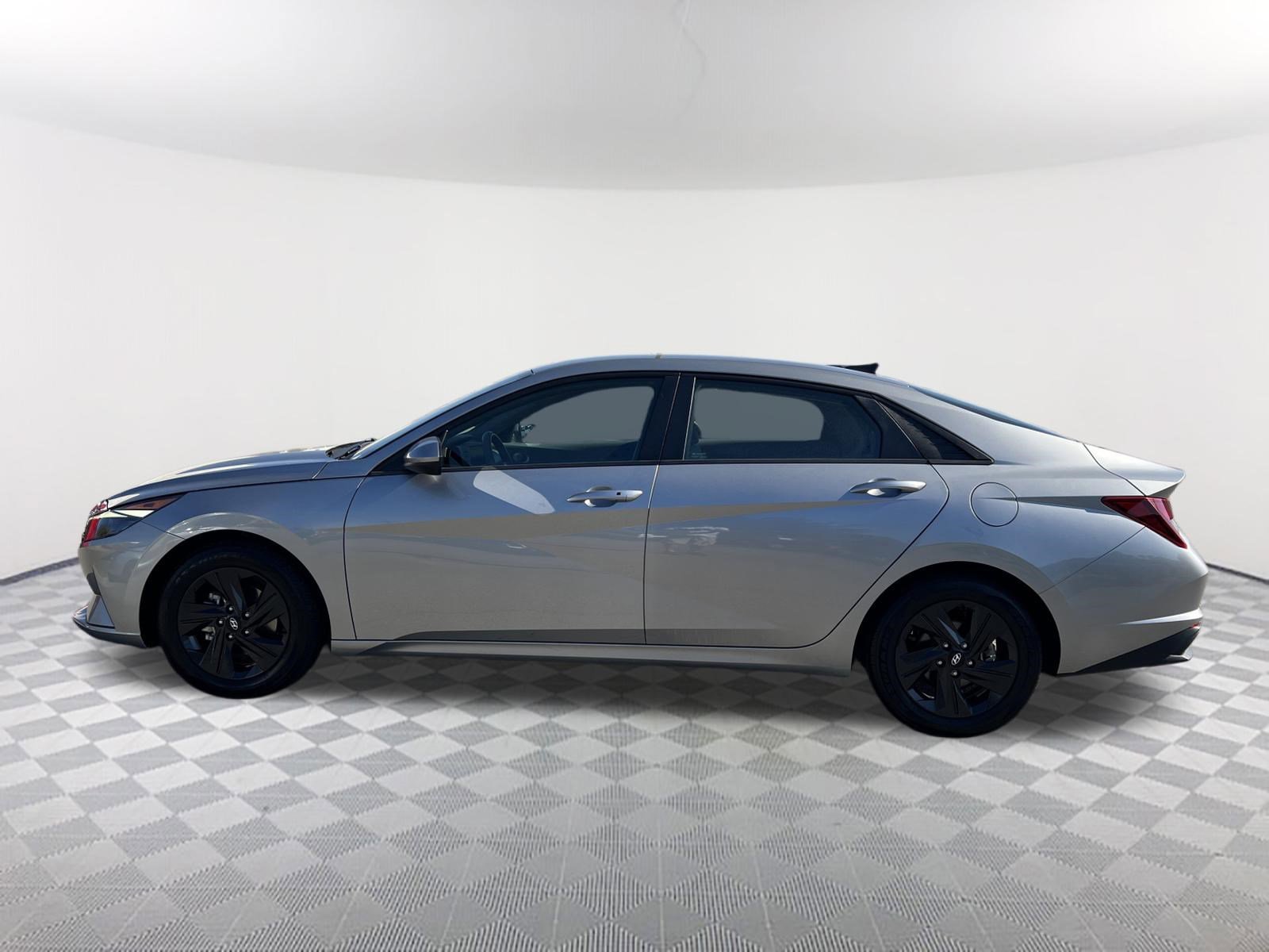 Used 2023 Hyundai Elantra SEL FWD image 14