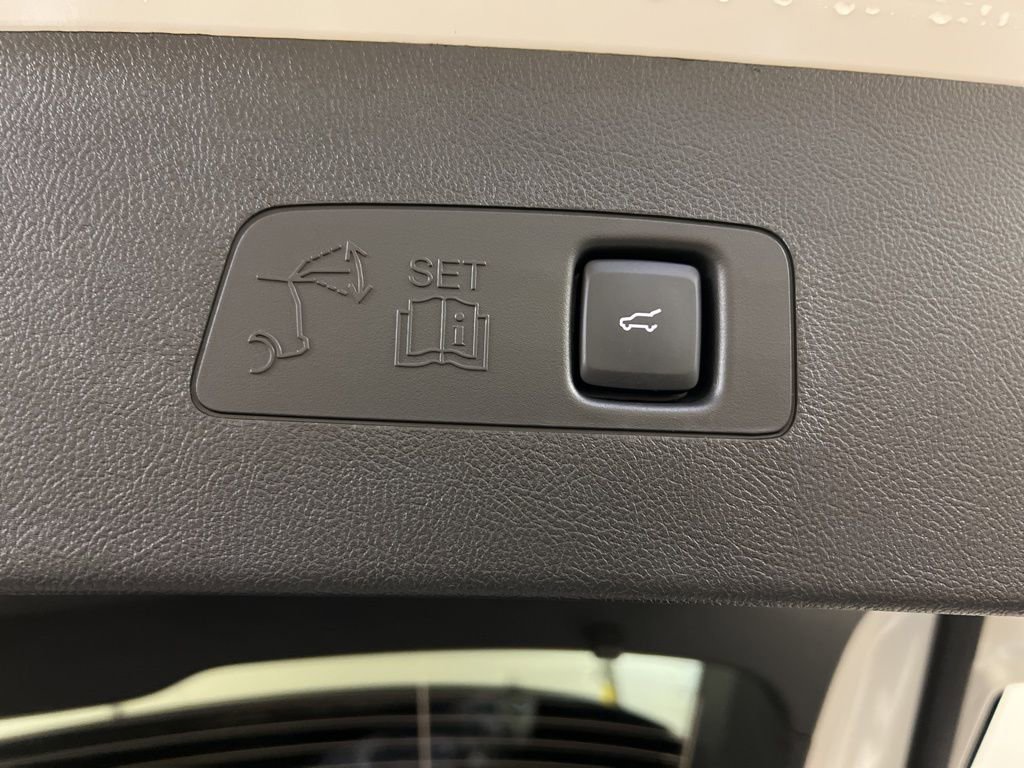 Used 2026 Lincoln Corsair Reserve AWD/4WD image 38