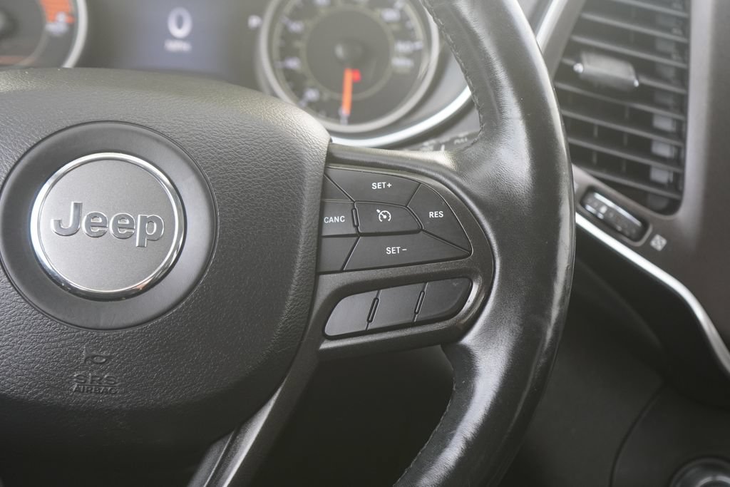 Used 2019 Jeep Cherokee Trailhawk w/ Cold Weather Group AWD/4WD image 15