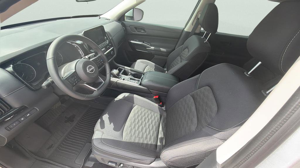 Used 2024 Nissan Pathfinder SV w/ SV Premium Package image 19