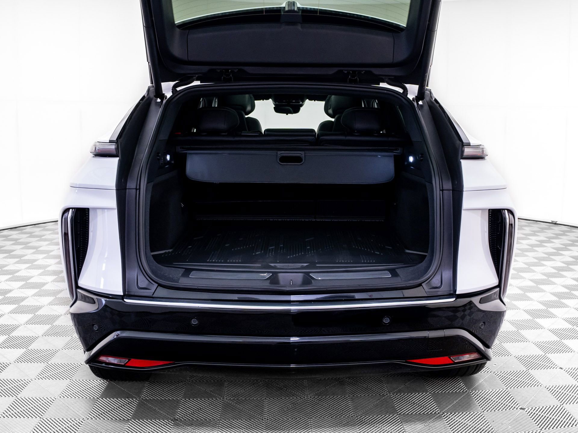 Certified 2025 Cadillac Lyriq Luxury w/ LPO, Floor Liner Package image 33
