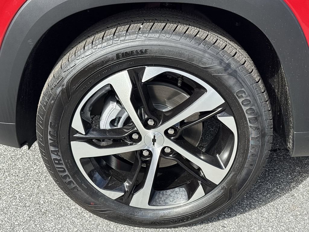 New 2026 Chevrolet Trax RS w/ Sunroof Package image 32