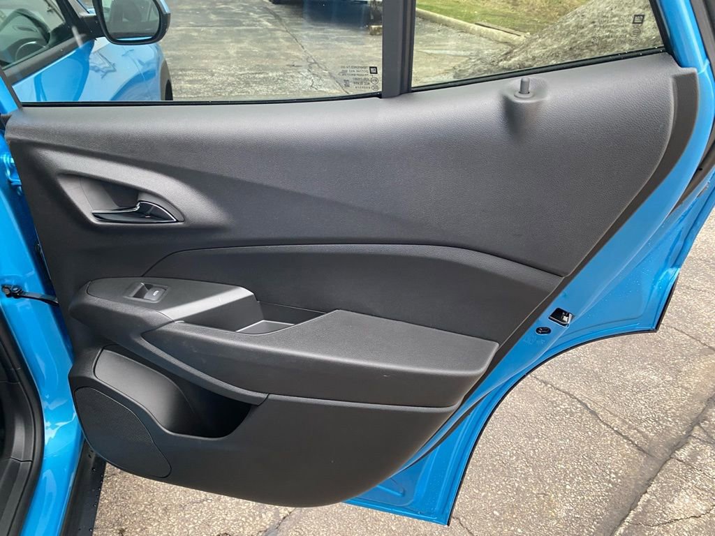 New 2026 Chevrolet Trax LT w/ Sunroof Package image 25