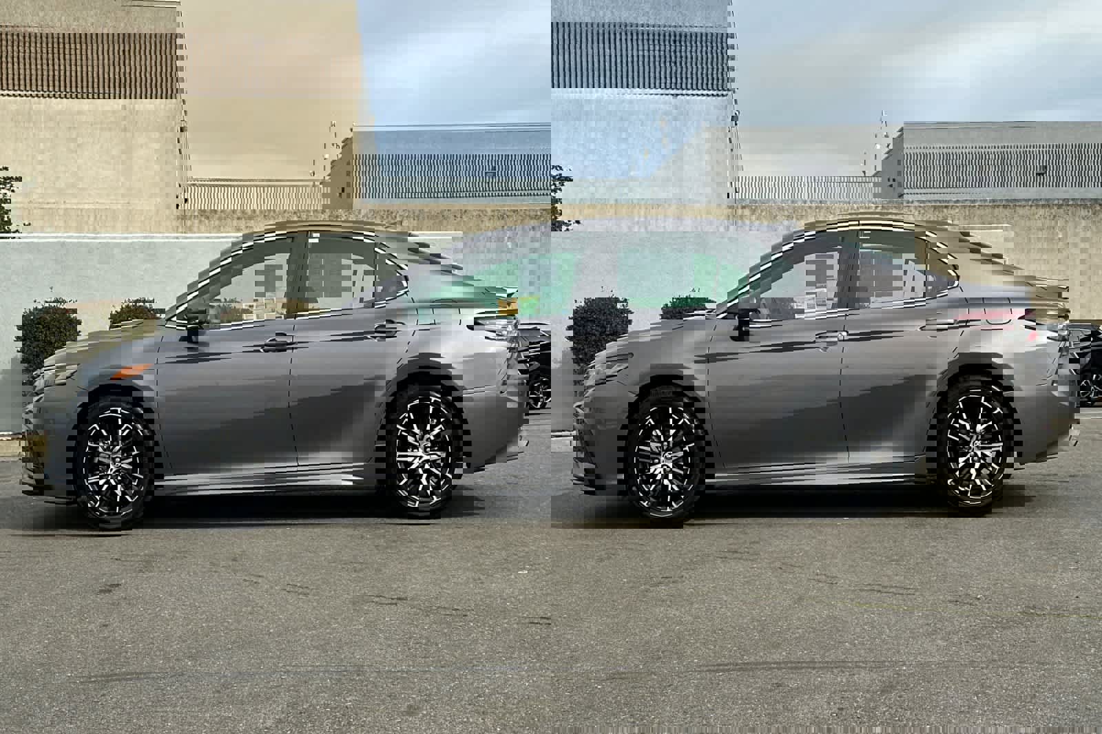 Used 2023 Toyota Camry SE image 9