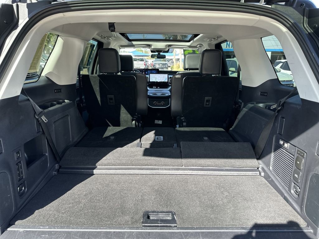 Used 2025 Ford Expedition Platinum image 37