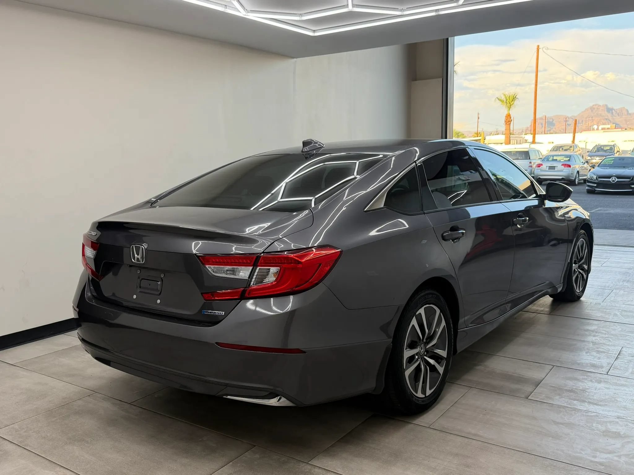 Used 2019 Honda Accord Hybrid image 10