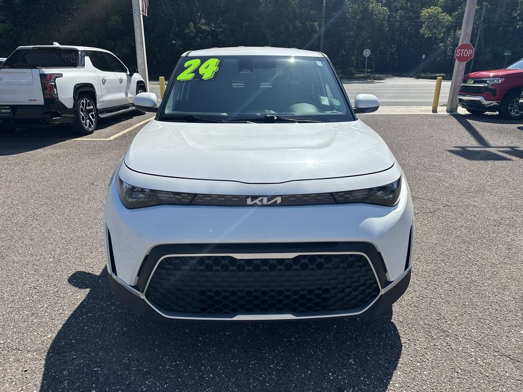 Used 2024 Kia Soul LX w/ Option Group 015 FWD image 11