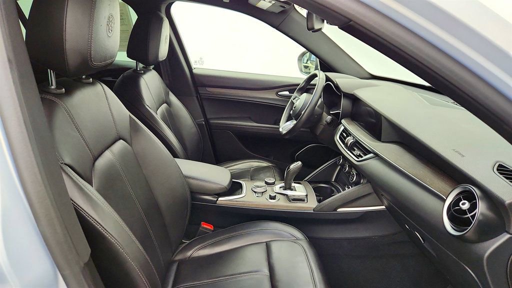 Used 2022 Alfa Romeo Stelvio Ti AWD/4WD image 24