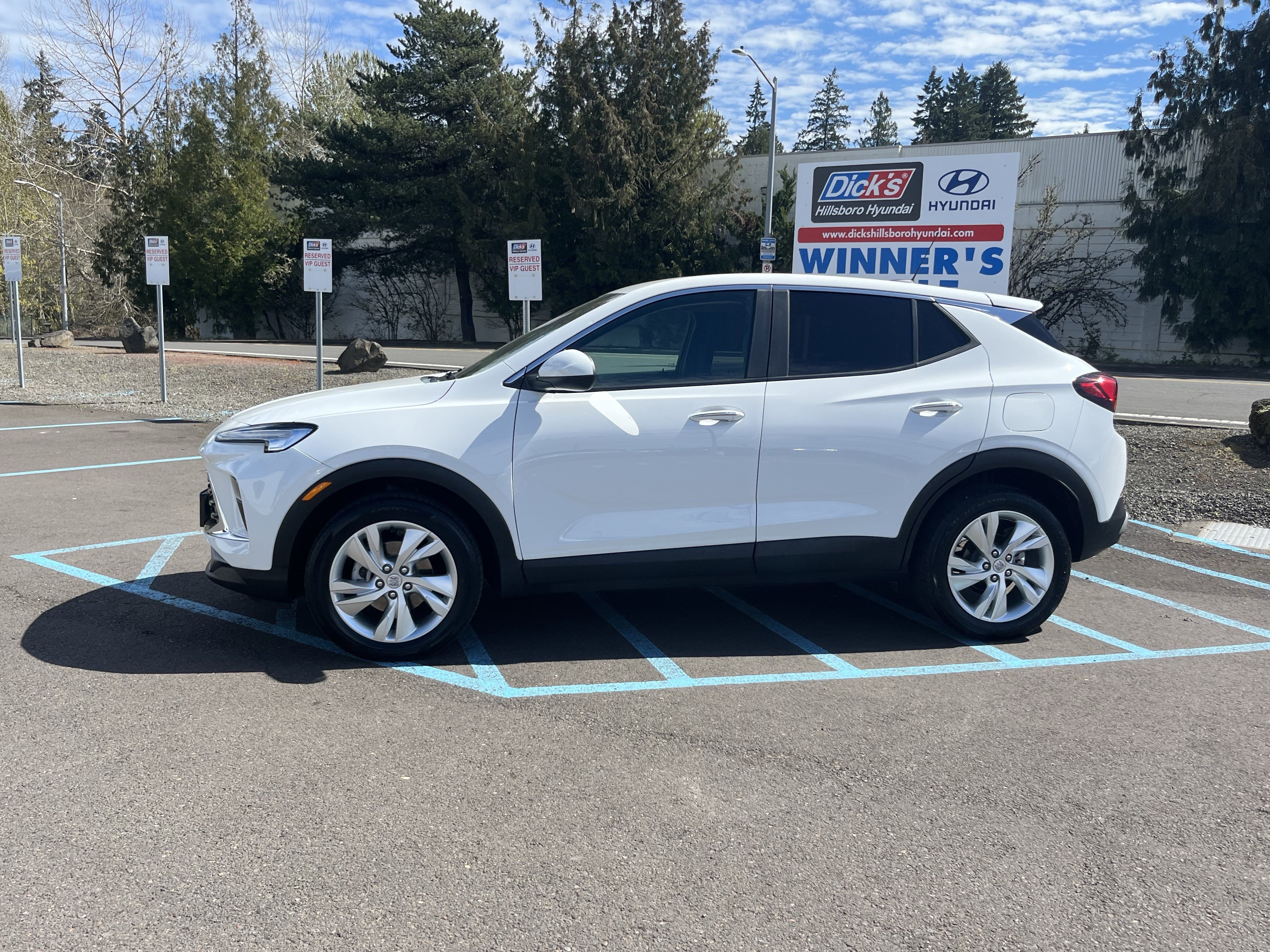 Used 2024 Buick Encore GX Preferred image 2