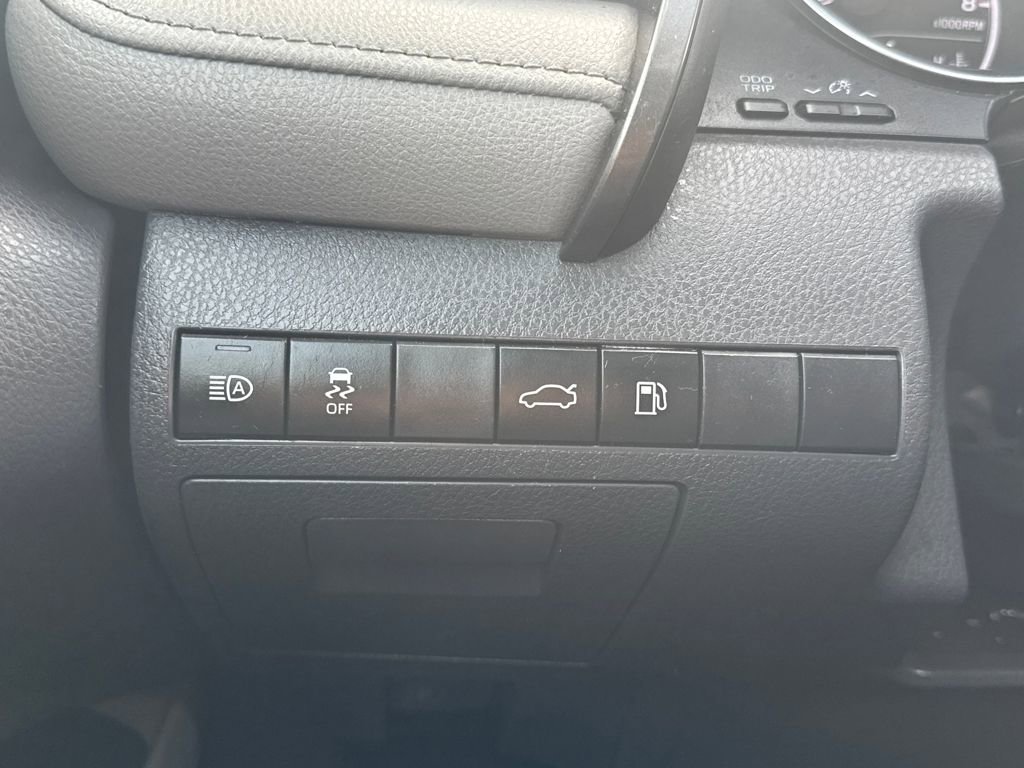 Used 2018 Toyota Camry LE image 27