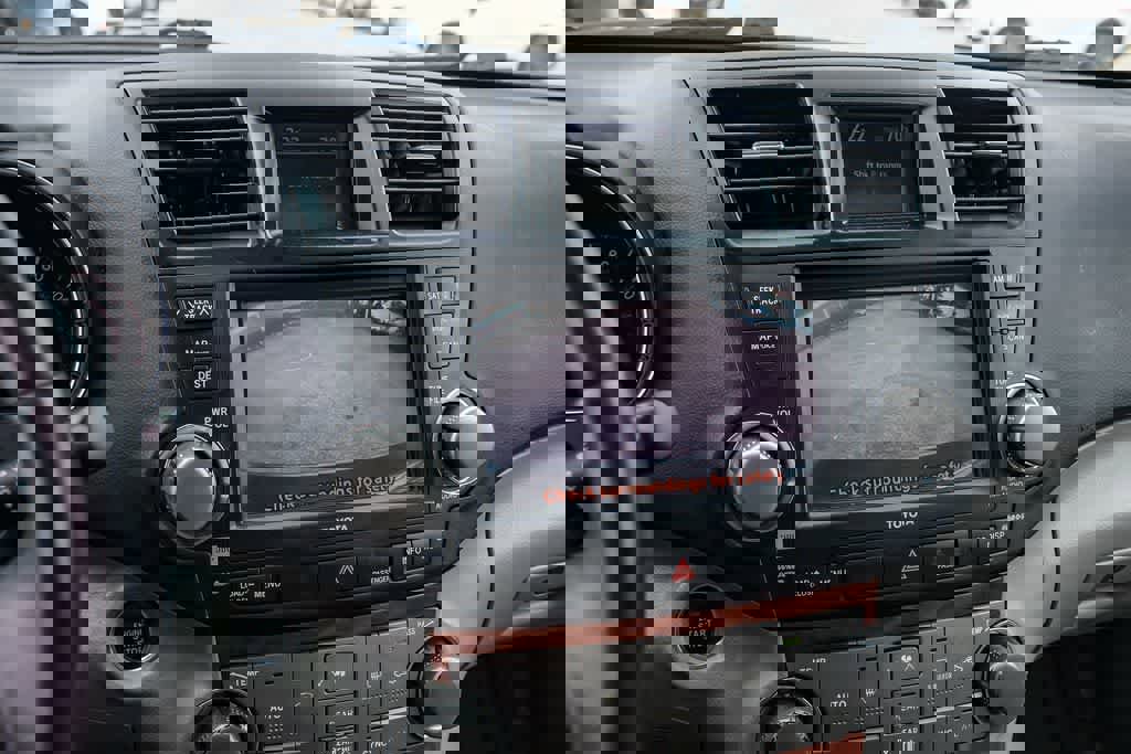 Used 2010 Toyota Highlander Limited image 20