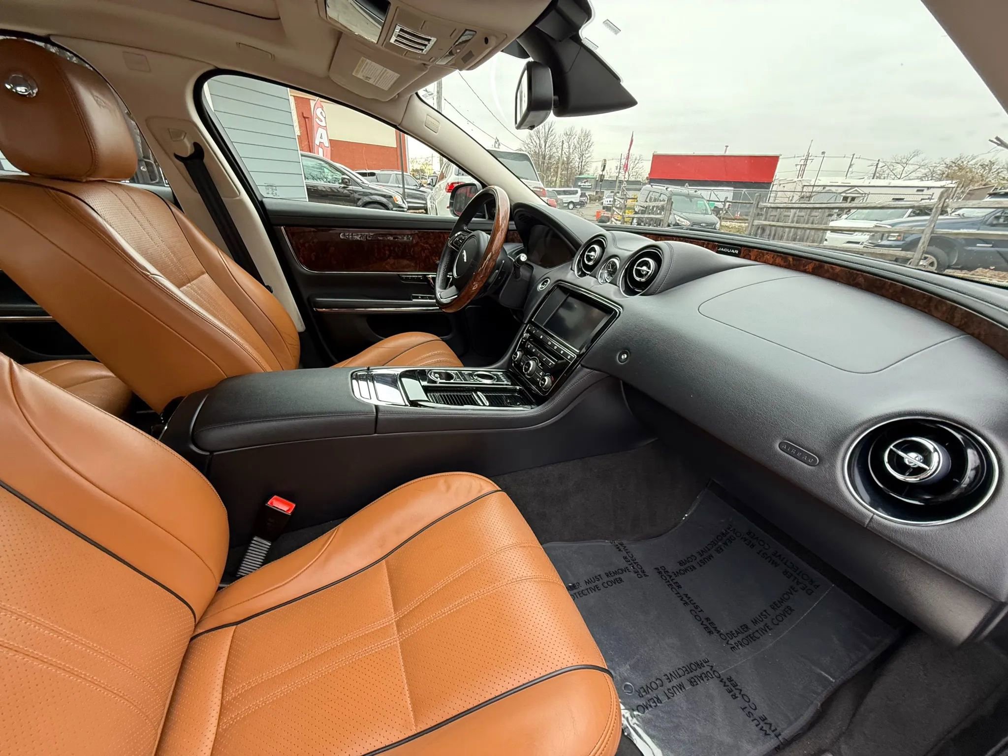 Used 2016 Jaguar XJ R-Sport image 32