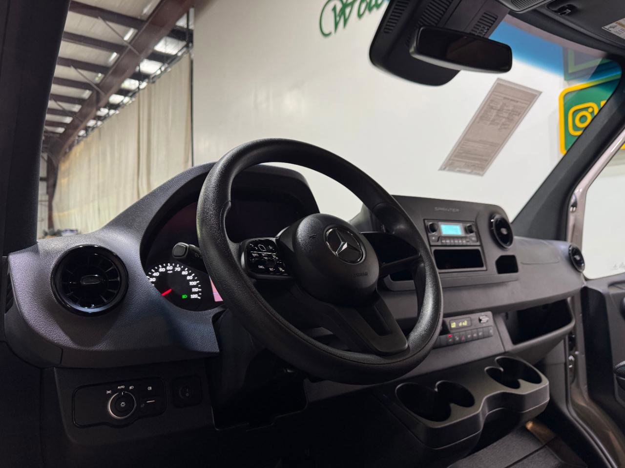 Used 2021 Mercedes-Benz Sprinter 2500 image 9