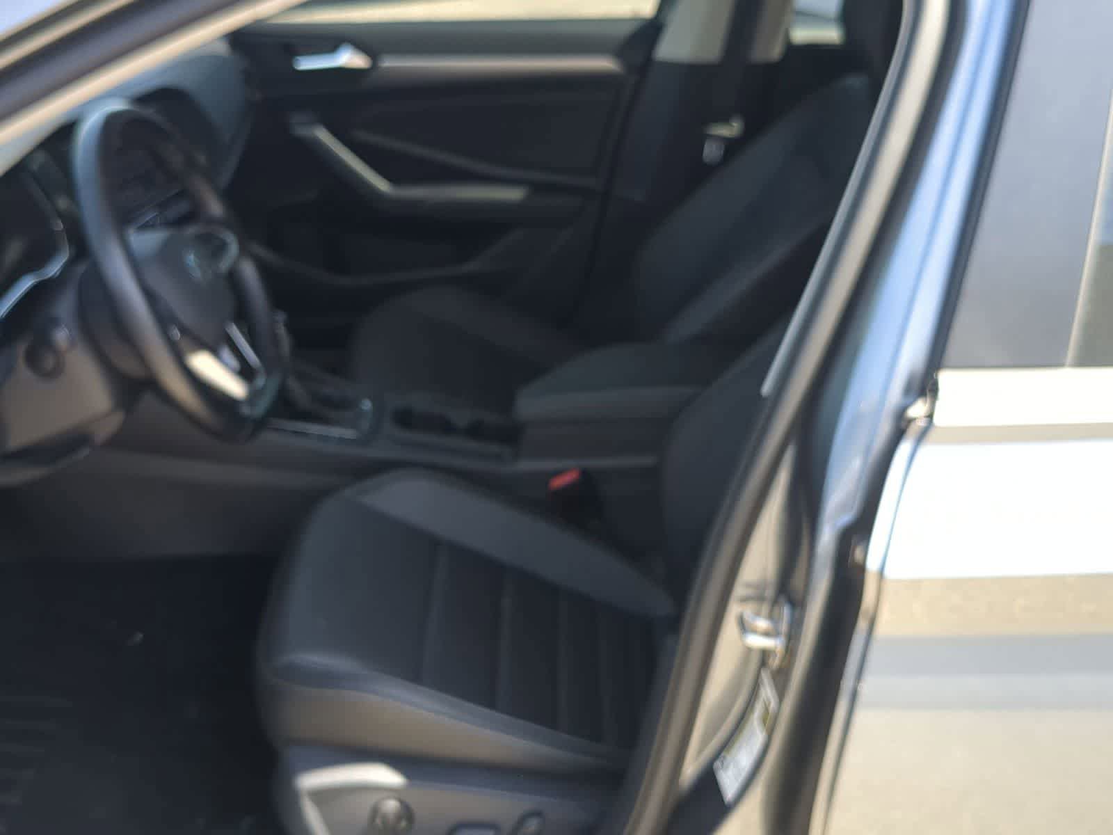 Used 2022 Volkswagen Jetta SE FWD image 15