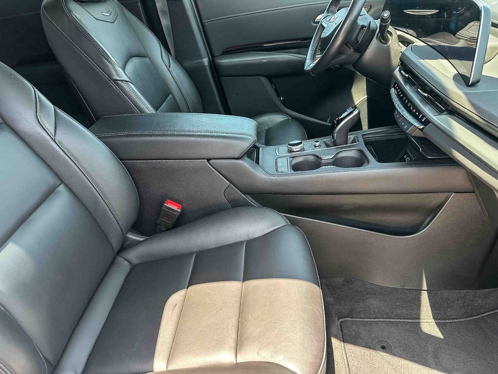 Used 2024 Cadillac XT4 Luxury w/ Cold Weather Package FWD image 22