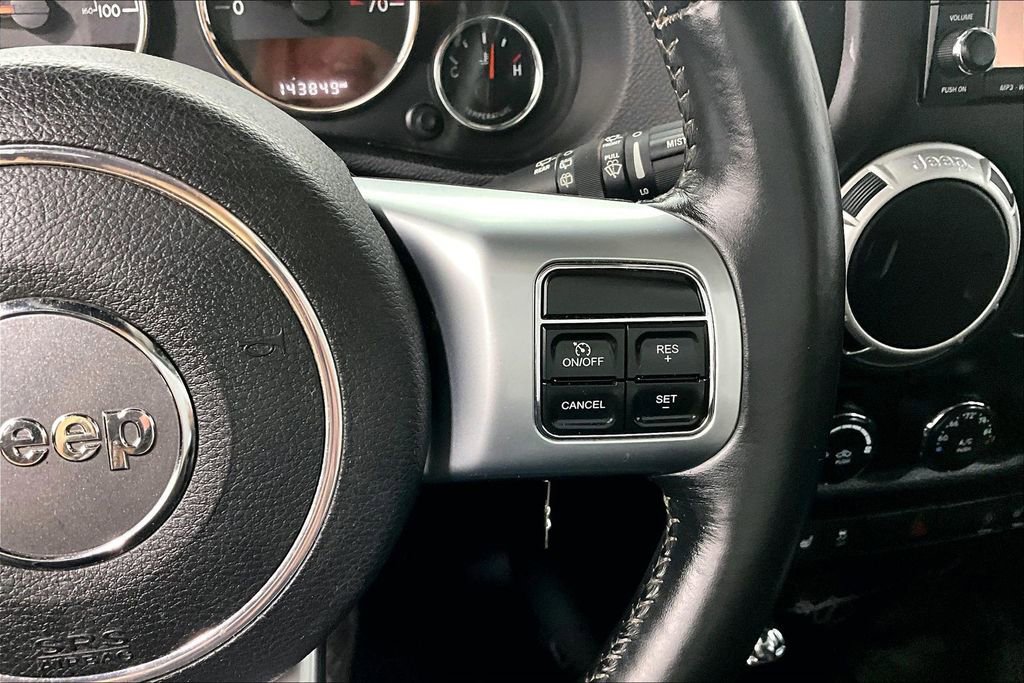 Used 2015 Jeep Wrangler Unlimited Rubicon AWD/4WD image 25