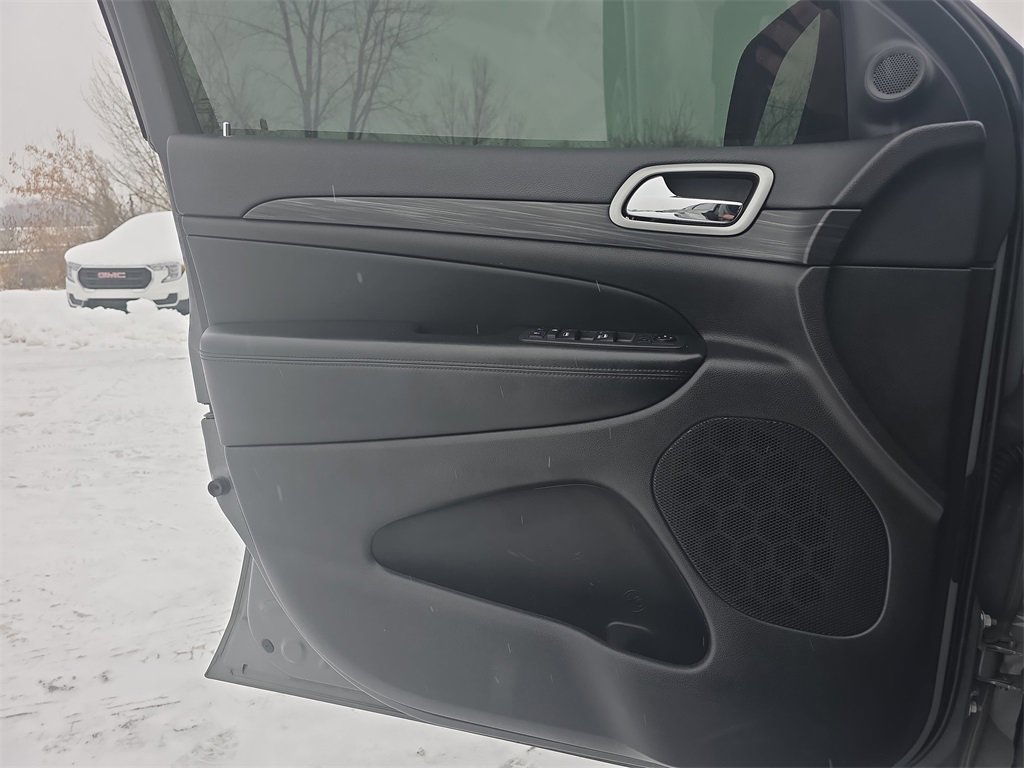 Used 2020 Jeep Grand Cherokee Altitude image 27