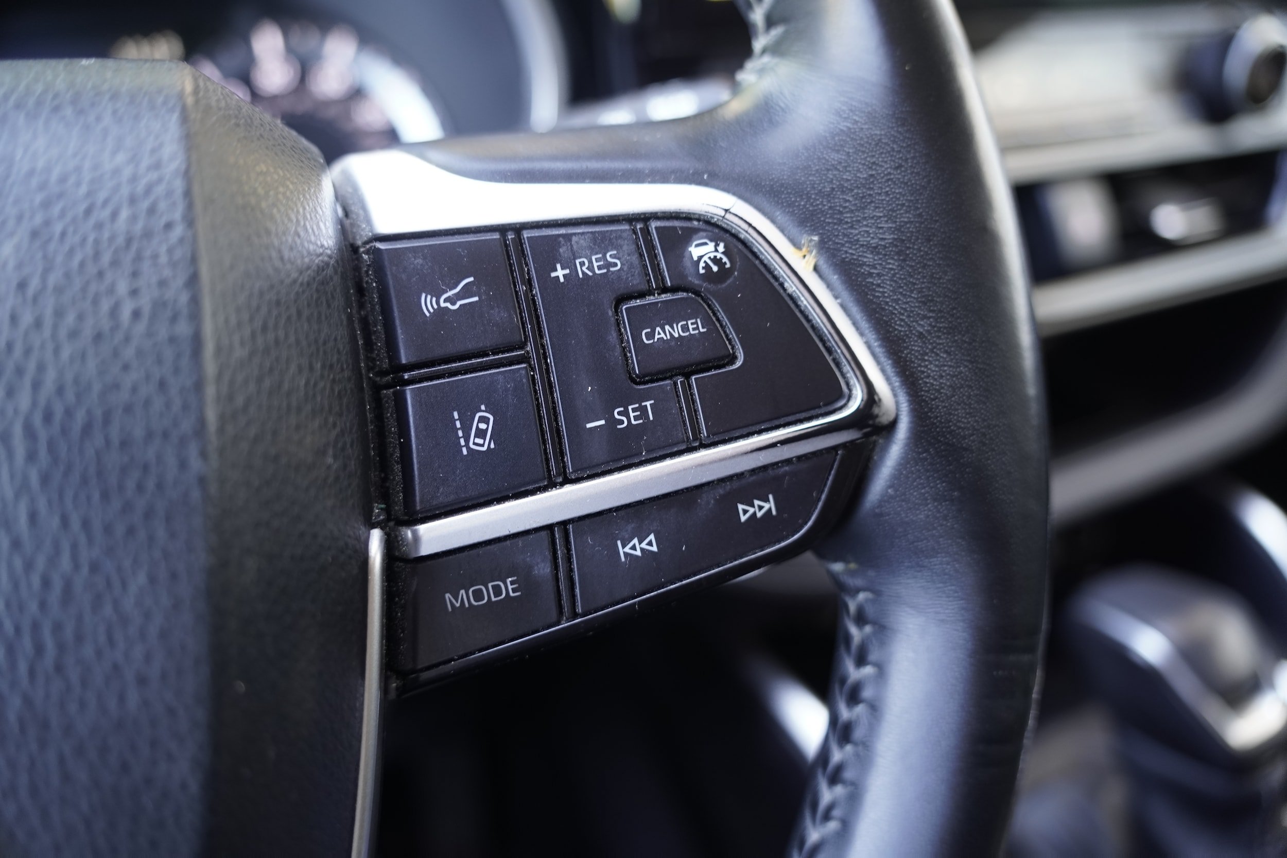 Used 2023 Toyota Highlander XLE AWD/4WD image 18