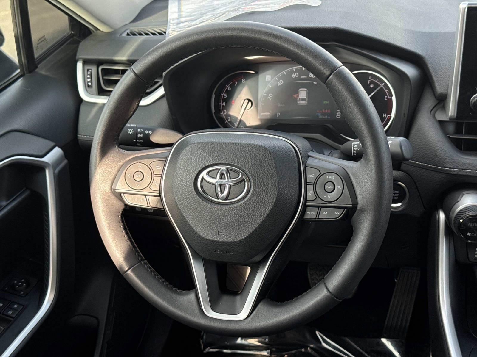 Used 2025 Toyota RAV4 XLE image 10
