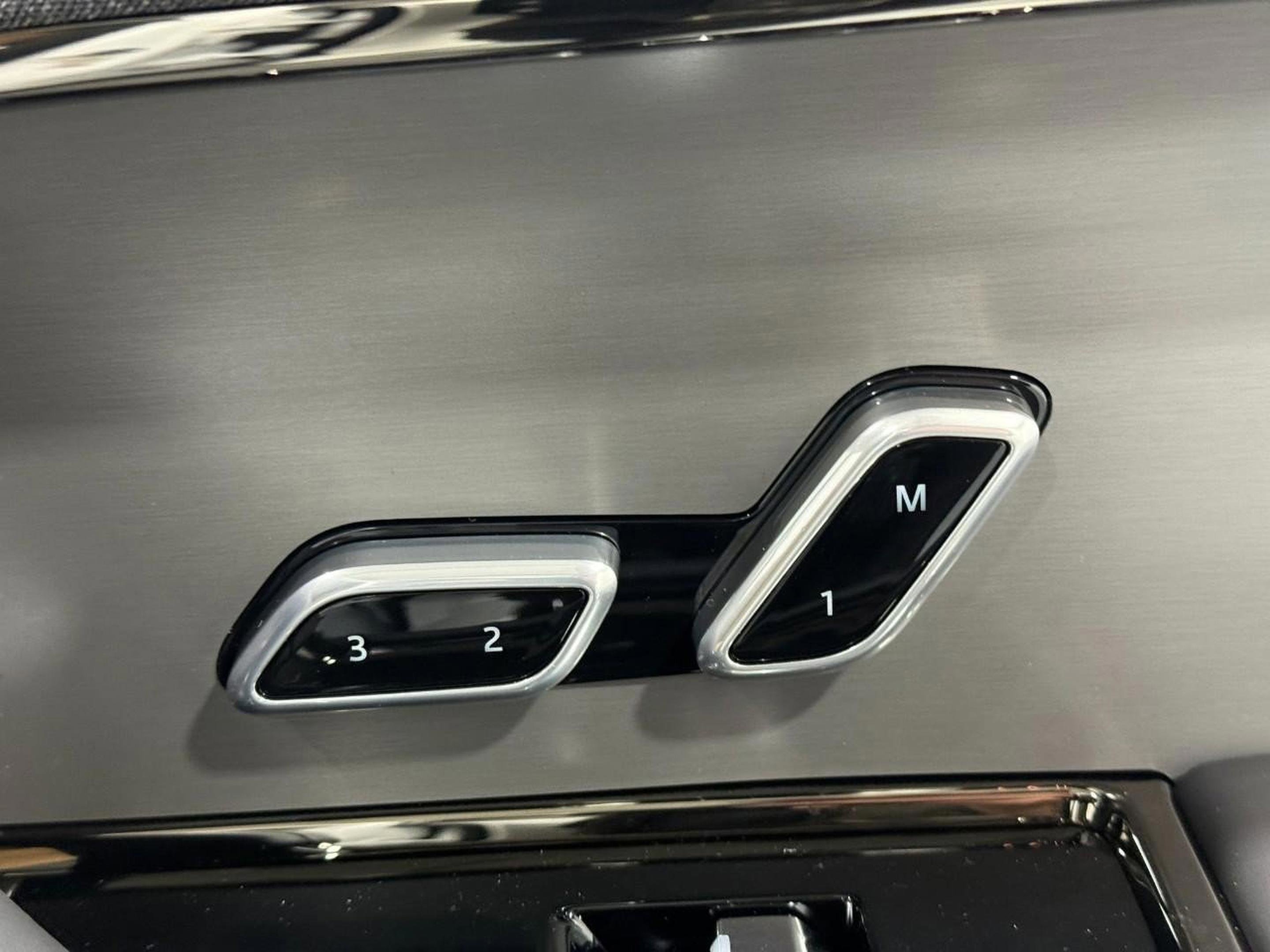 New 2025 Land Rover Range Rover Sport Dynamic SE image 18