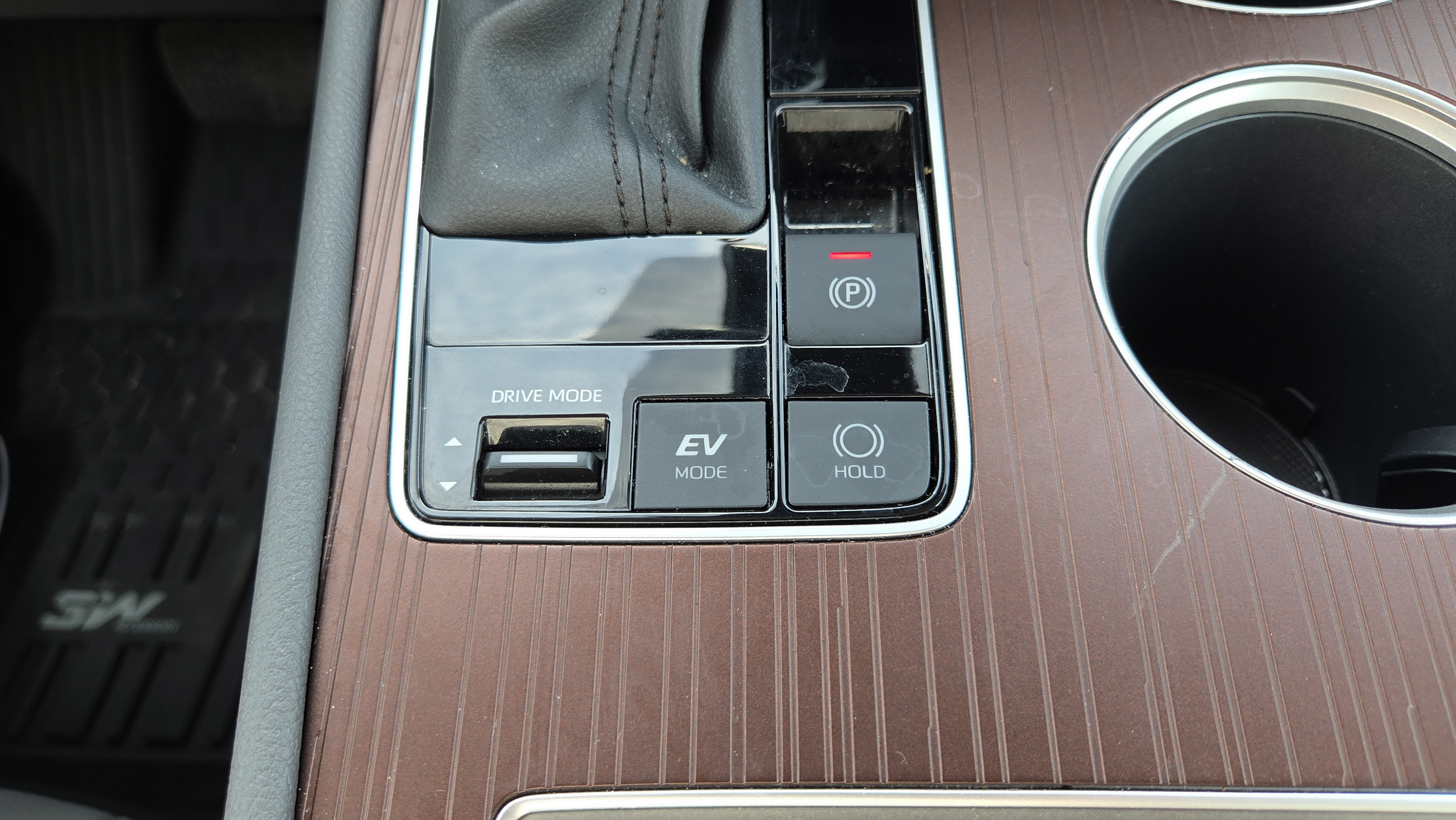 Certified 2024 Toyota Sienna XLE FWD image 28