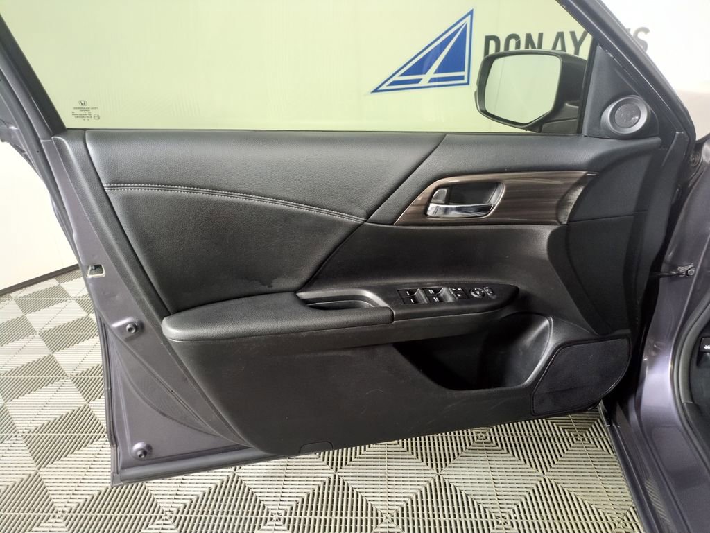 Used 2016 Honda Accord EX image 10