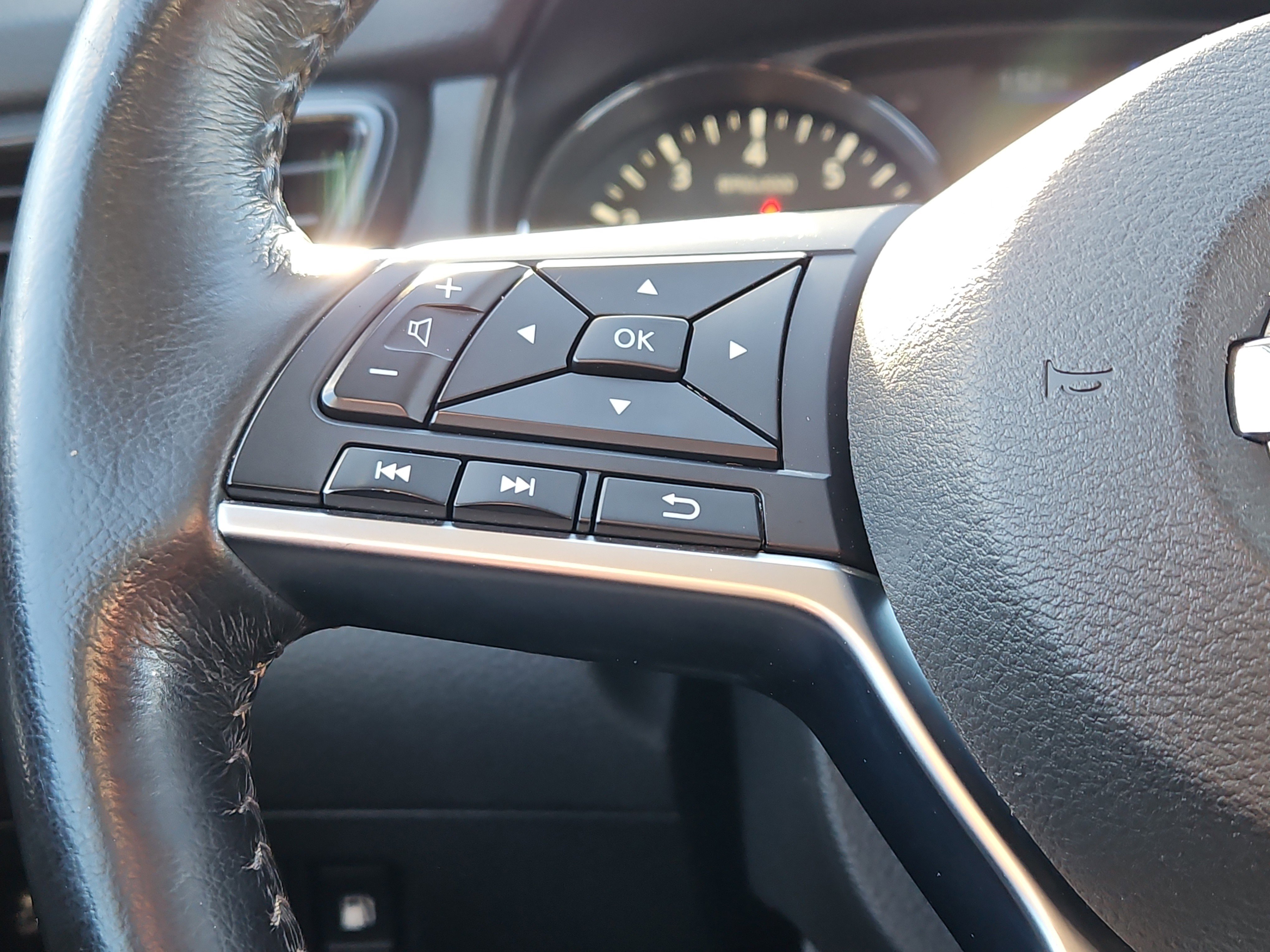 Used 2018 Nissan Rogue SL image 20