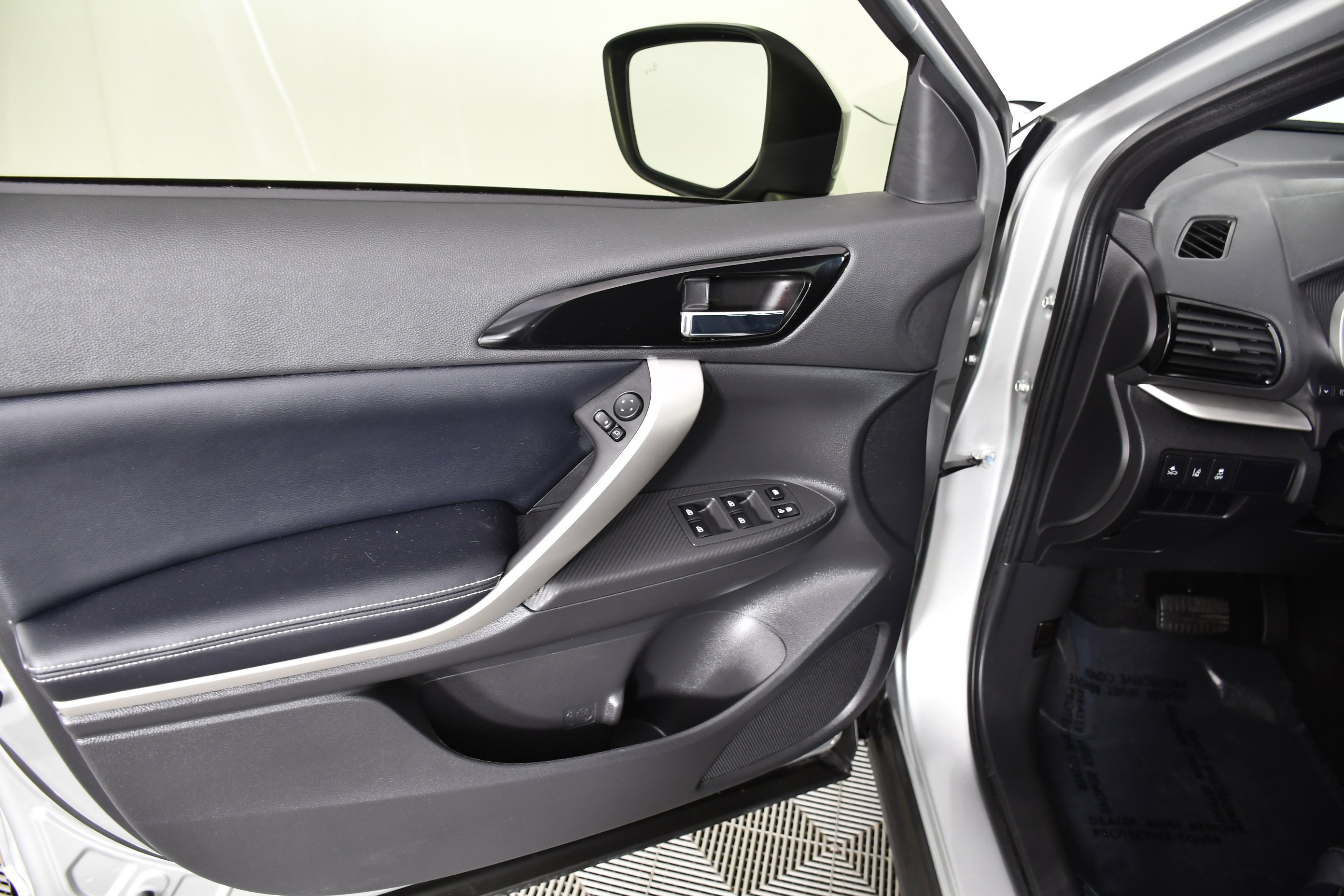 Used 2023 Mitsubishi Eclipse Cross SEL AWD/4WD image 35