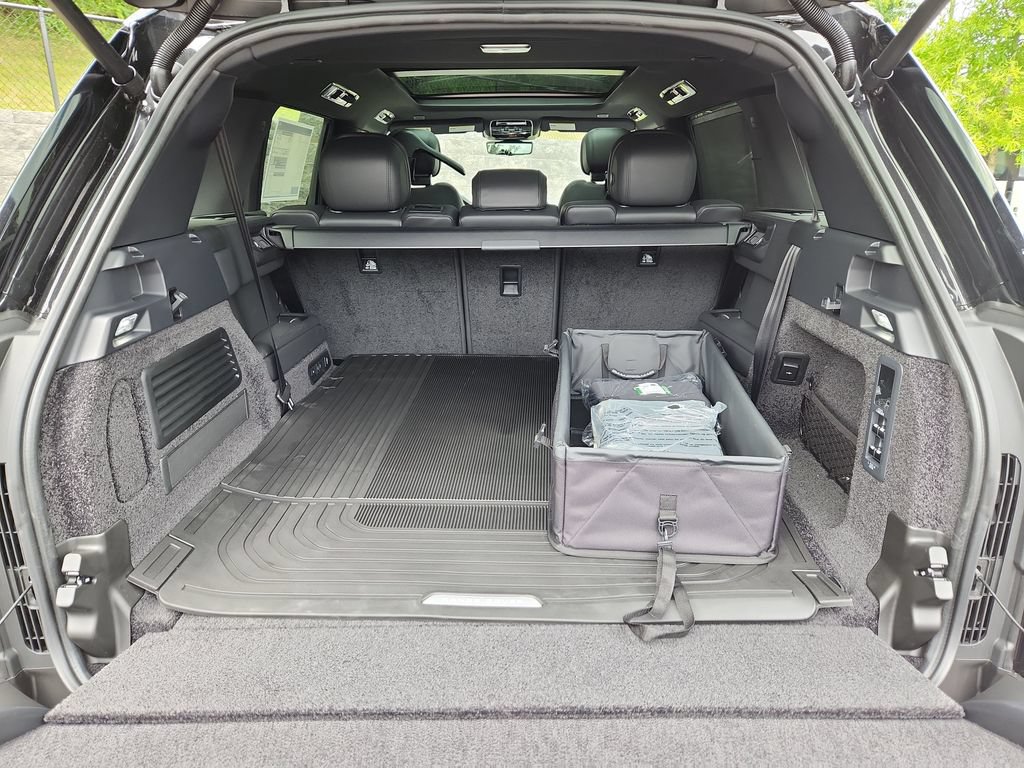 New 2026 Land Rover Range Rover Long Wheelbase SE AWD/4WD image 13