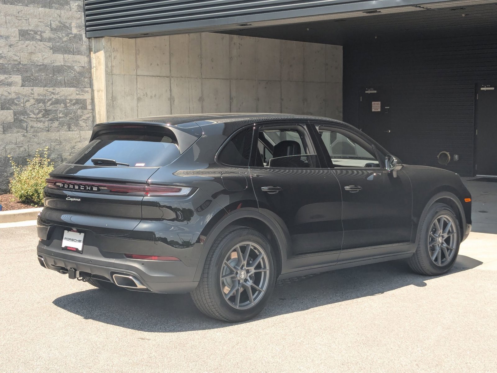 Used 2025 Porsche Cayenne image 9