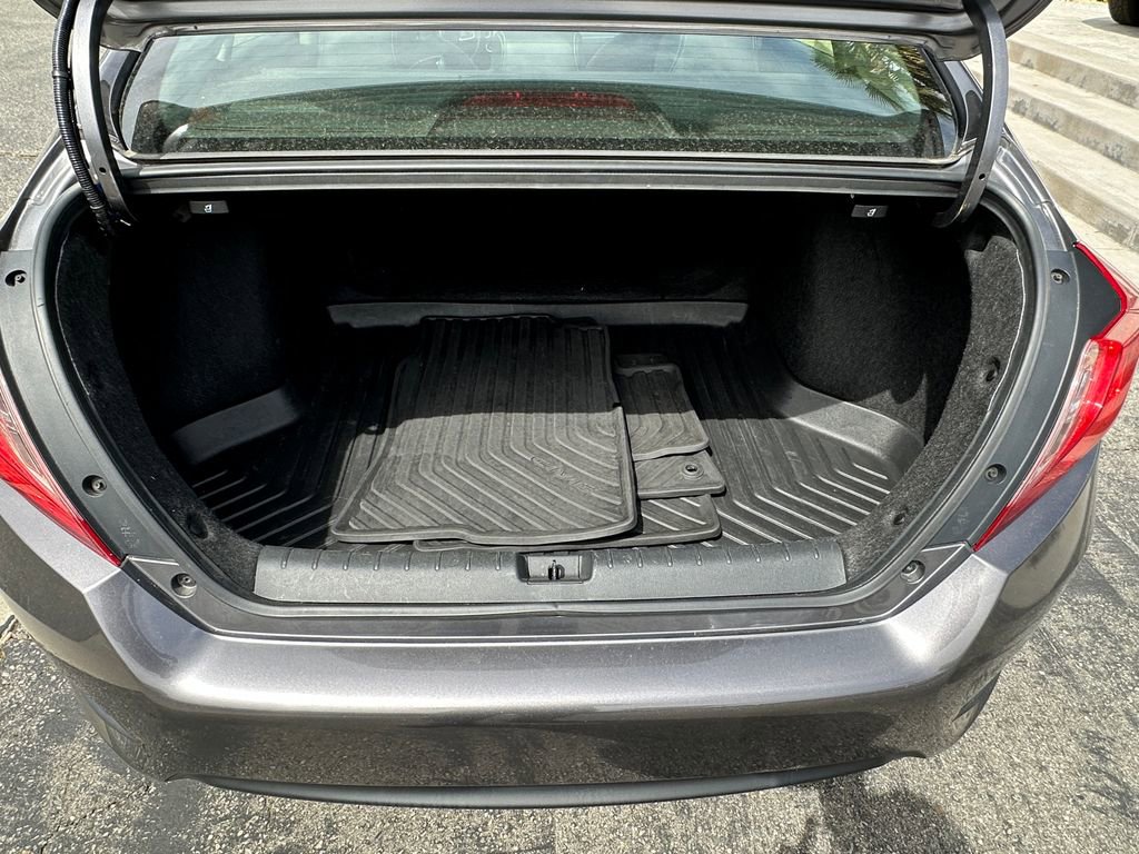 Used 2018 Honda Civic Touring image 21