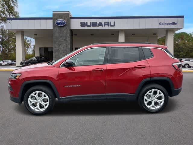 Used 2024 Jeep Compass Latitude w/ Convenience Group AWD/4WD image 3