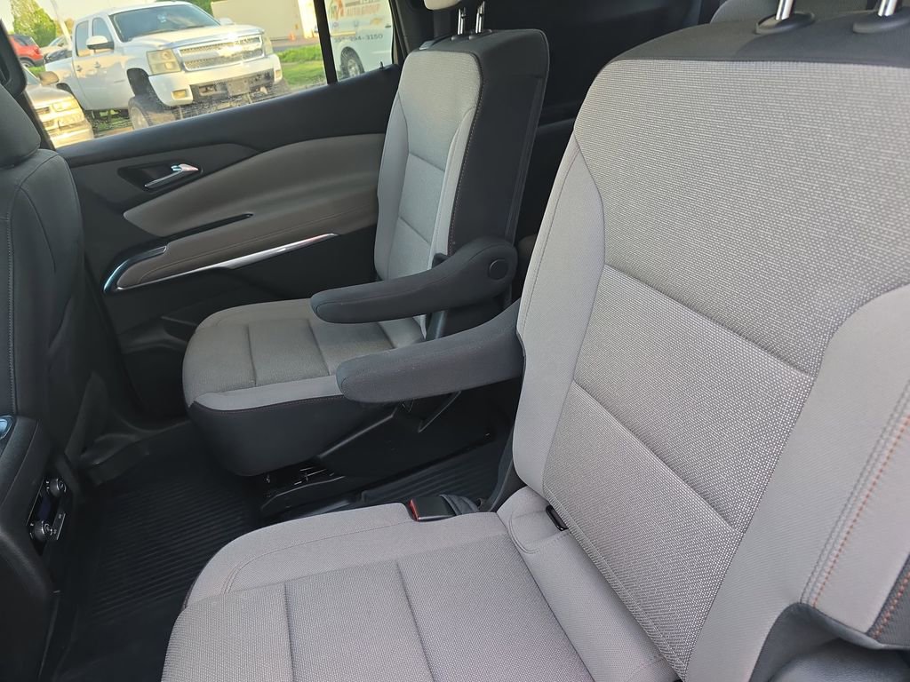 Used 2026 Chevrolet Traverse LT w/ Driver Confidence Package FWD image 14
