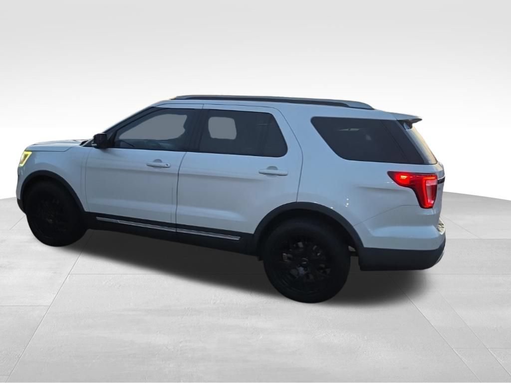 Used 2016 Ford Explorer XLT w/ Equipment Group 202A AWD/4WD image 15