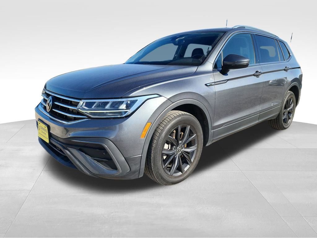 Used 2024 Volkswagen Tiguan SE image 3