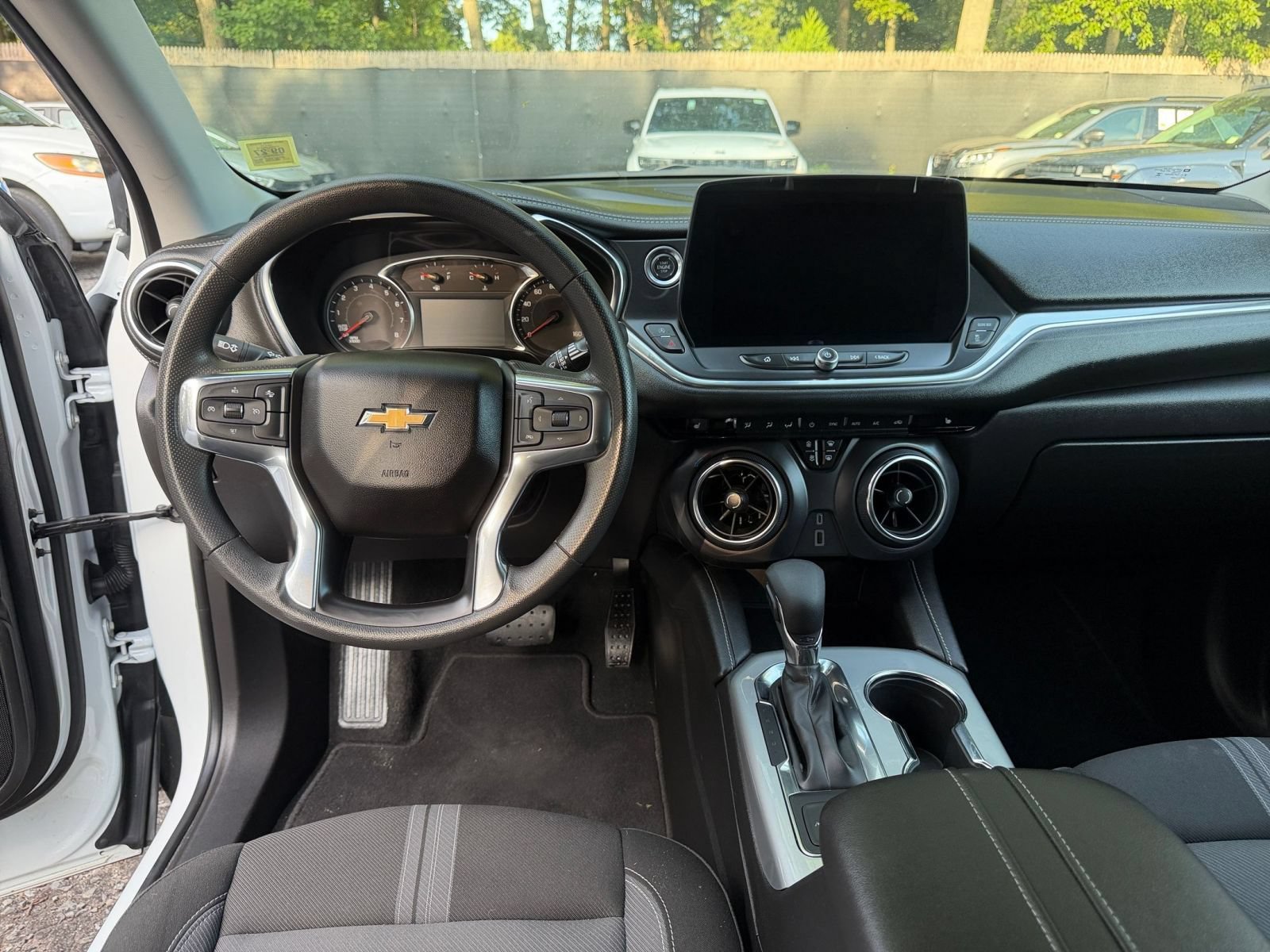Used 2025 Chevrolet Blazer LT FWD image 34
