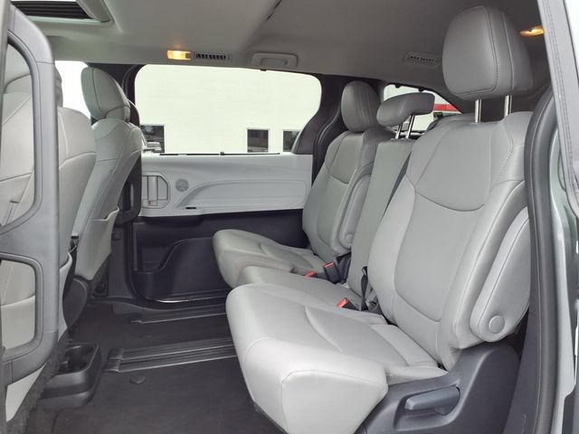 Used 2026 Toyota Sienna XLE FWD image 9