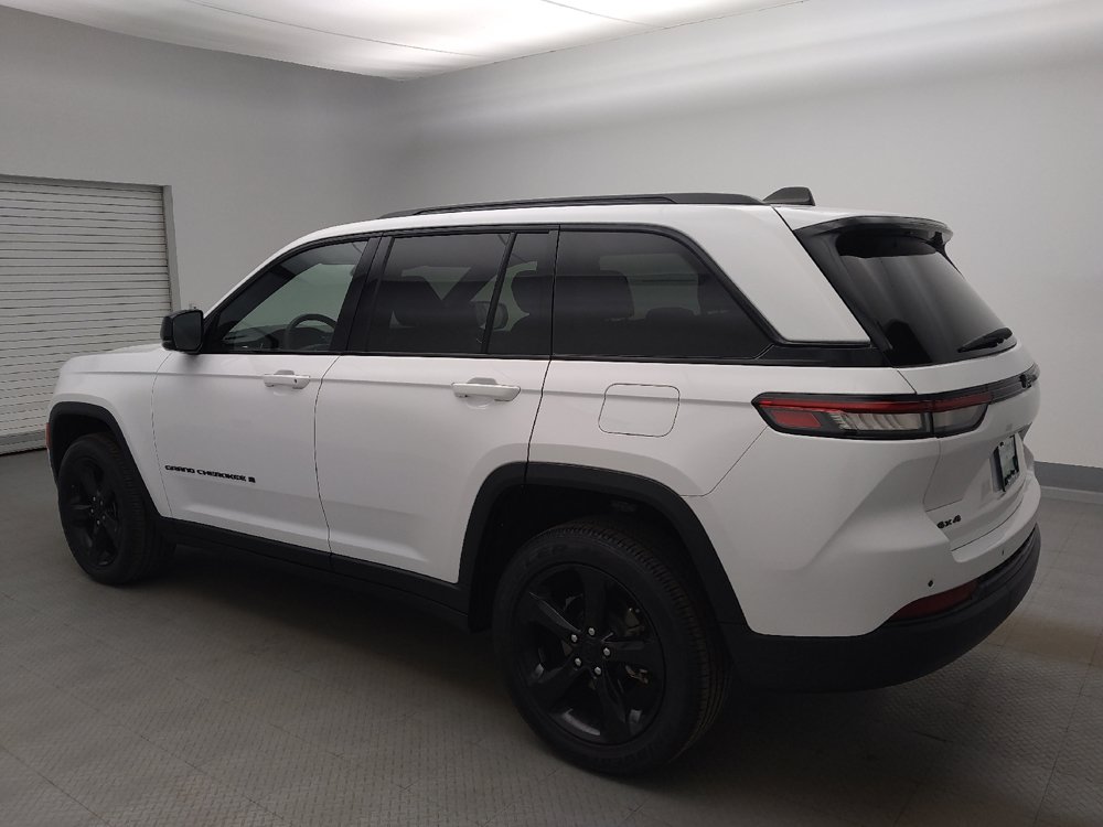 Used 2023 Jeep Grand Cherokee Altitude AWD/4WD image 3