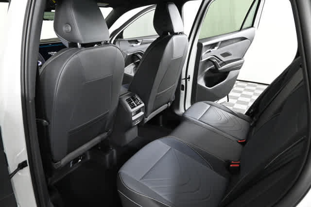 New 2026 Volkswagen Tiguan SE R-Line FWD image 17