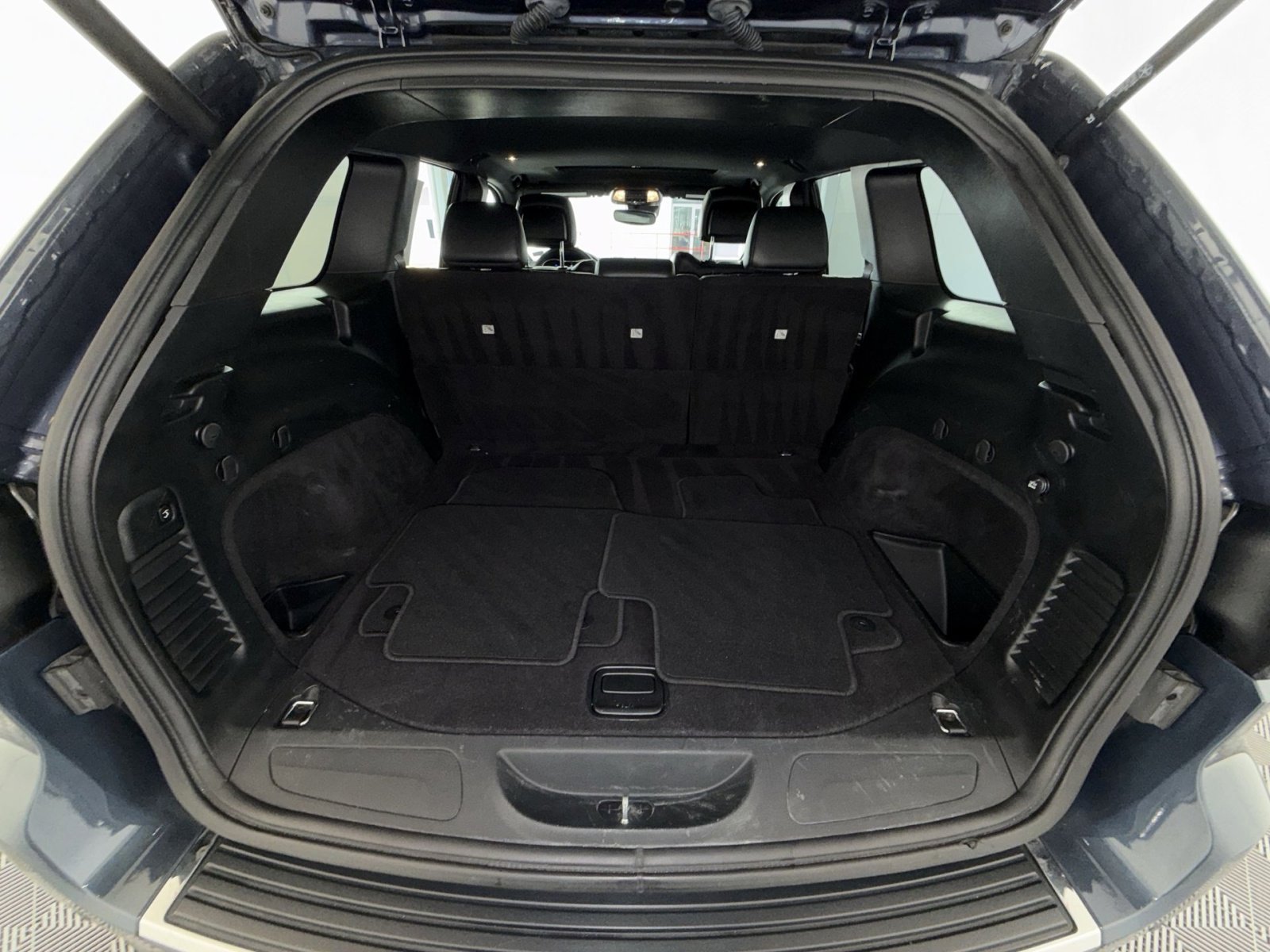 Used 2020 Jeep Grand Cherokee Limited w/ Trailer Tow Group IV image 26