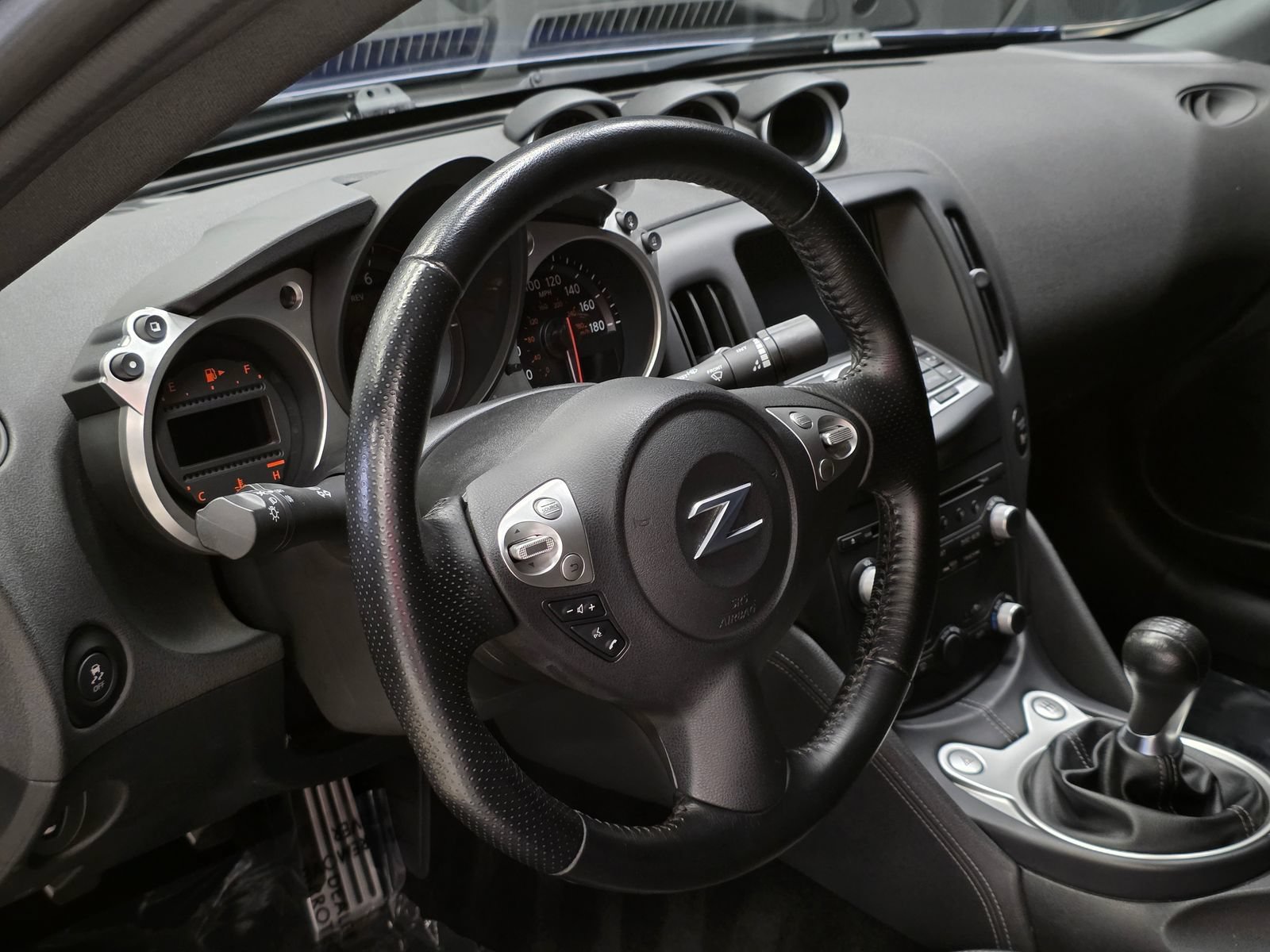 Used 2020 Nissan 370Z NISMO RWD image 22