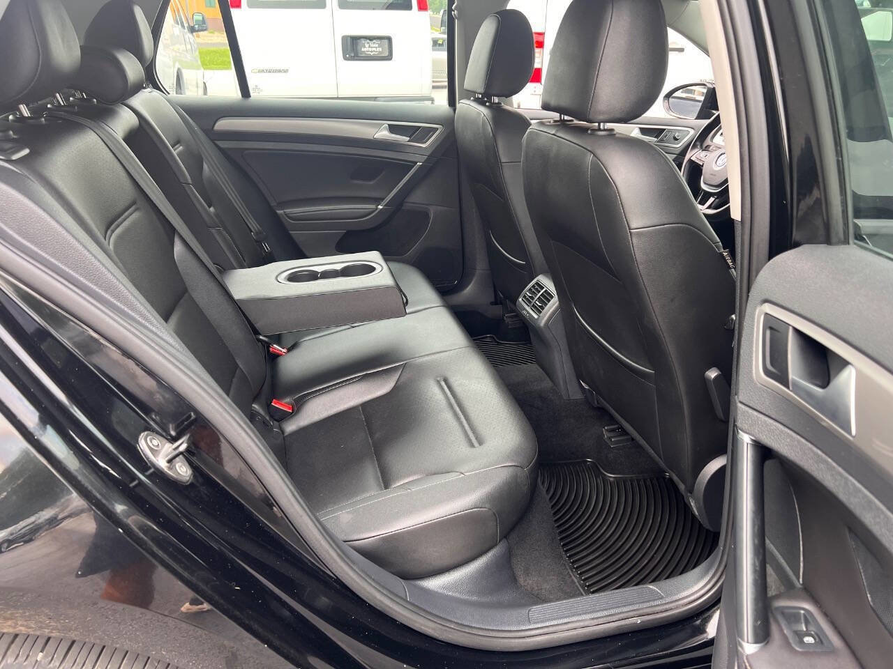 Used 2016 Volkswagen Golf SE image 15