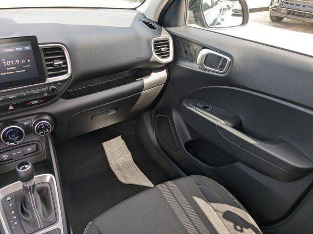 New 2025 Hyundai Venue SEL image 11