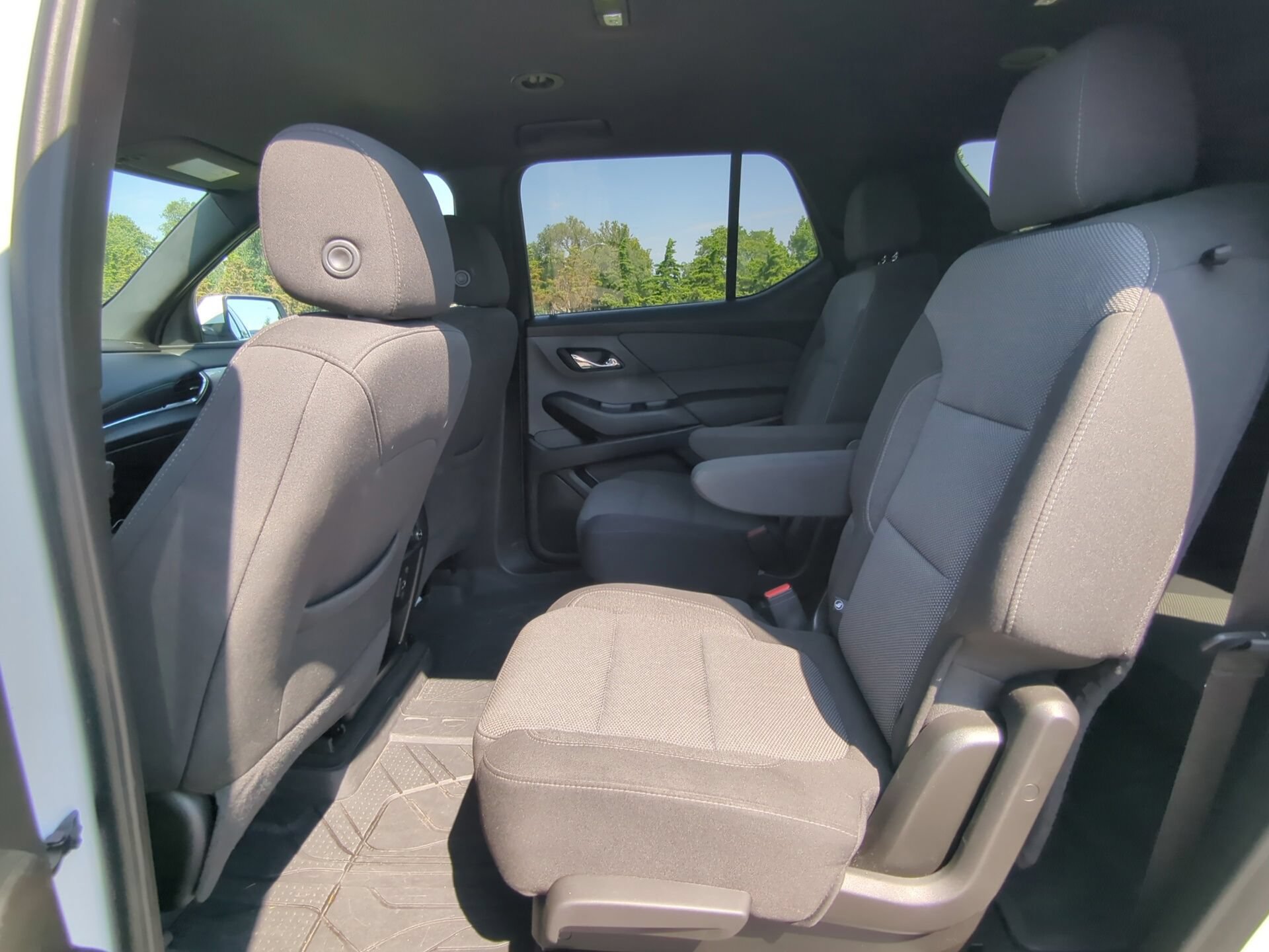 Used 2023 Chevrolet Traverse LT FWD image 13