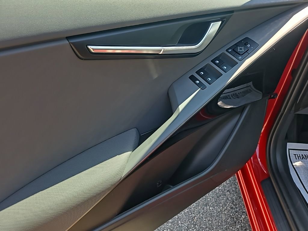 Used 2025 Kia Niro EX image 10