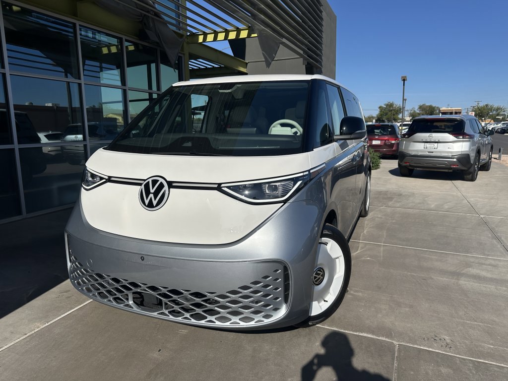 Used 2025 Volkswagen ID. Buzz 1st Edition AWD/4WD image 2