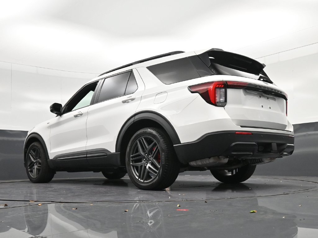 Used 2026 Ford Explorer ST-Line w/ ST-Line Street Pack RWD image 17