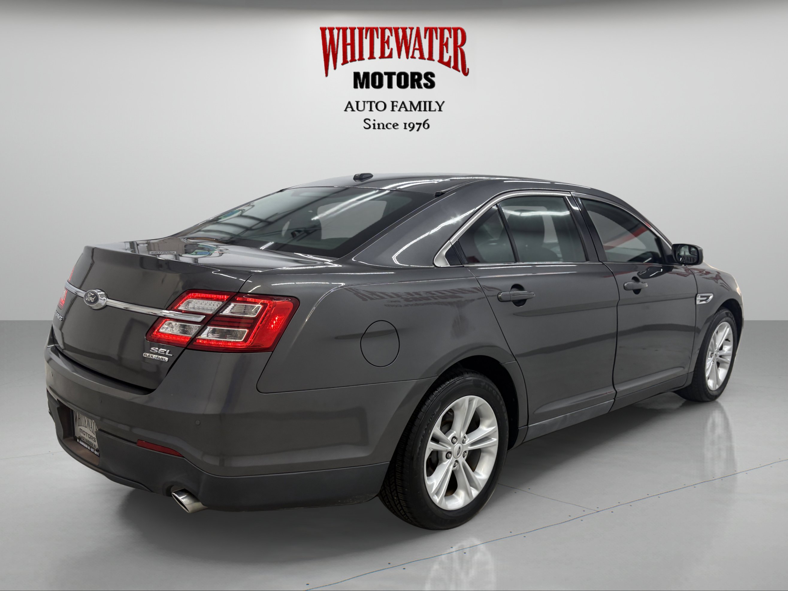 Used 2015 Ford Taurus SEL FWD image 4